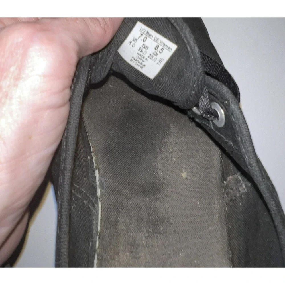 Vans Off The Wall shoes. Men's 7, Women's 8.5